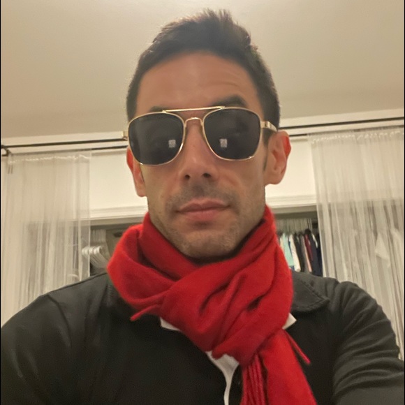 Meet your Posher, Quinn - Picture 1 of 1